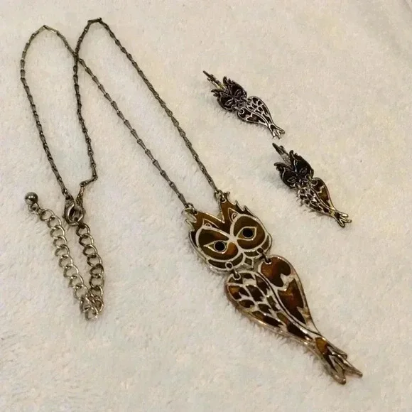 Silver Owl Necklace and Earrings set - Picture 4 of 4